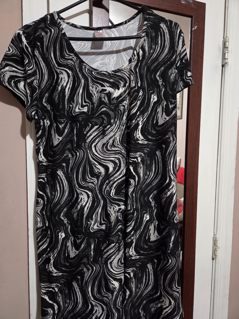 No Boundaries Black & White Swirl Scoop Neck Tunic